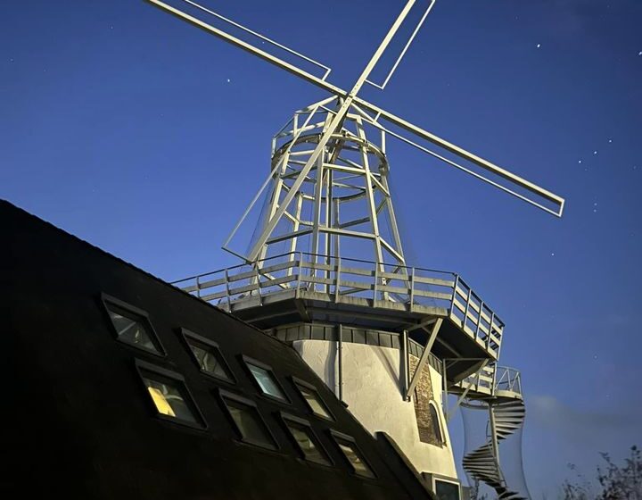 Kuva tuulimyllystä Leeuwardenin kampuksella.